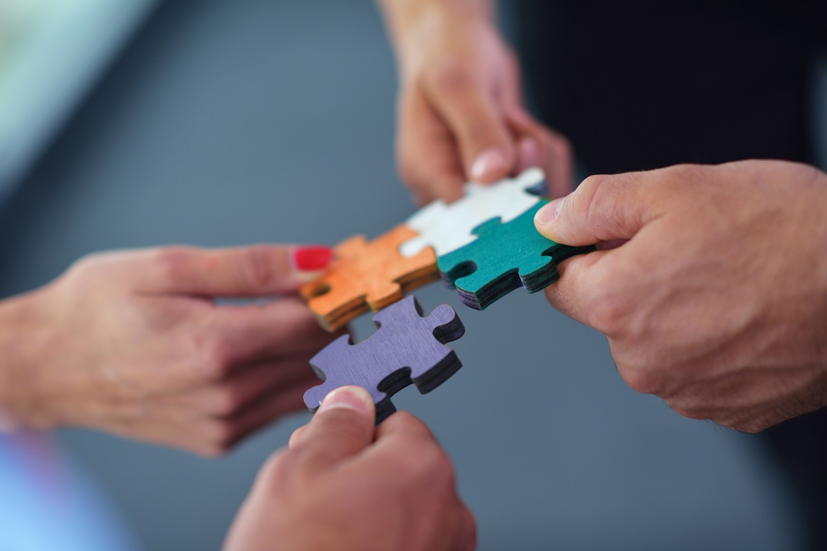 background image hands holding jigsaw pieces